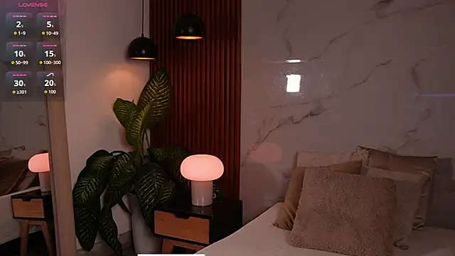 lexiee grey  online show from 05/02/26, 12:43