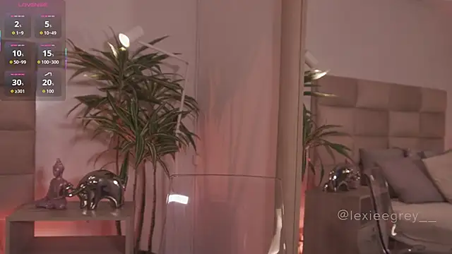 lexiee grey  online show from 04/25/26, 11:57