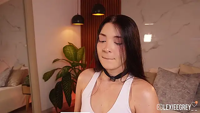 lexiee grey  online show from 05/25/26, 12:04