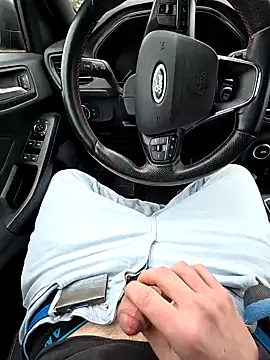 Snapshot of Titanhoott chatting on 12/24/24, 10:33 Titanhoott online show from 12/24/24, 10:33