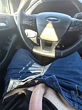 Snapshot of Titanhoott chatting on 02/01/25, 12:04 Titanhoott online show from 02/01/25, 12:04