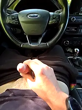 Snapshot of Titanhoott chatting on 09/18/25, 11:24 Titanhoott online show from 09/18/25, 11:24