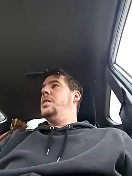 Snapshot of Titanhoott chatting on 12/31/24, 08:37 Titanhoott online show from 12/31/24, 08:37