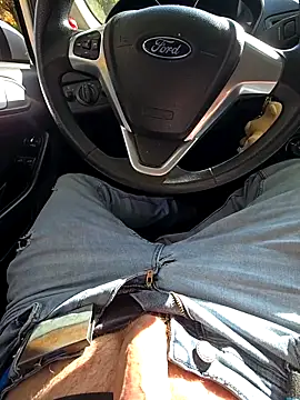 Snapshot of Titanhoott chatting on 10/30/25, 12:58 Titanhoott online show from 10/30/25, 12:58