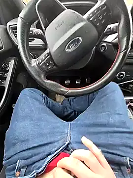 Snapshot of Titanhoott chatting on 01/27/25, 11:11 Titanhoott online show from 01/27/25, 11:11