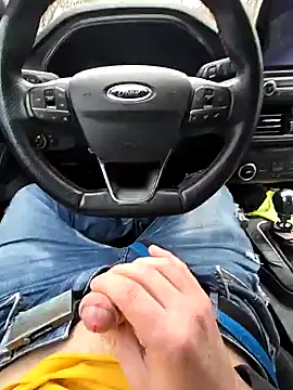 Snapshot of Titanhoott chatting on 12/20/24, 01:33 Titanhoott online show from 12/20/24, 01:33