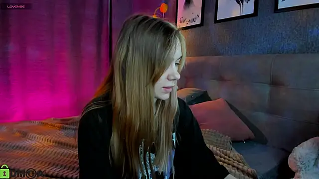 Snapshot of Lesi_Moonie01 chatting on 10/22/25, 07:08 Lesi Moonie01 online show from 10/22/25, 07:08