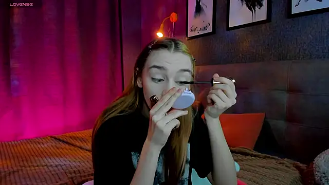 Snapshot of Lesi_Moonie01 chatting on 10/27/25, 08:59 Lesi Moonie01 online show from 10/27/25, 08:59