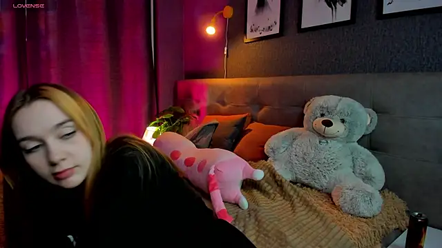 Snapshot of Lesi_Moonie01 chatting on 11/19/25, 09:42 Lesi Moonie01 online show from 11/19/25, 09:42