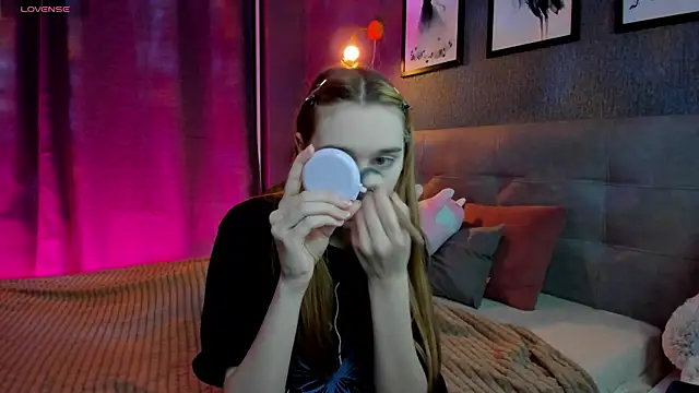 Snapshot of Lesi_Moonie01 chatting on 11/24/25, 08:58 Lesi Moonie01 online show from 11/24/25, 08:58