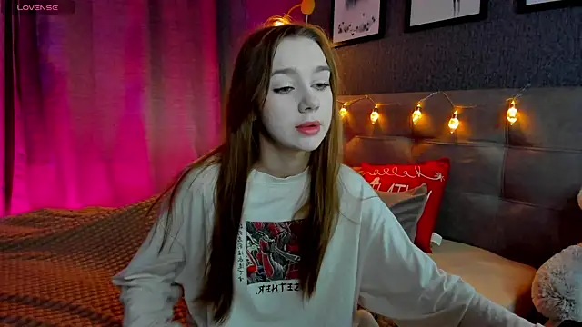 Snapshot of Lesi_Moonie01 chatting on 12/15/25, 09:15 Lesi Moonie01 online show from 12/15/25, 09:15