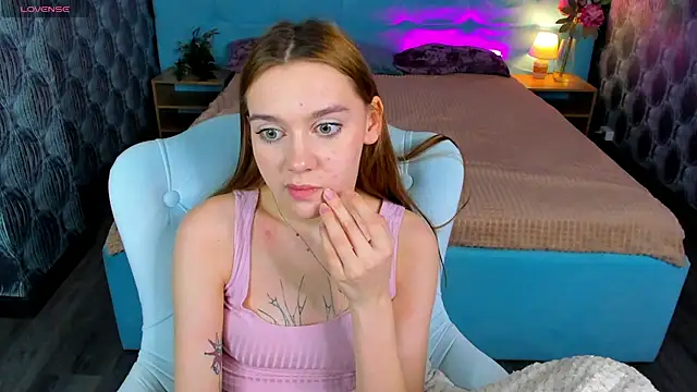 Snapshot of Lesi_Moonie01 chatting on 03/19/25, 02:24 Lesi Moonie01 online show from 03/19/25, 02:24