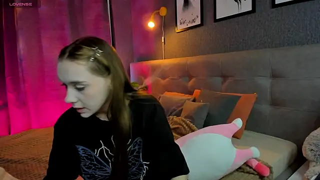 Snapshot of Lesi_Moonie01 chatting on 12/05/25, 09:30 Lesi Moonie01 online show from 12/05/25, 09:30