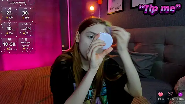 Snapshot of Lesi_Moonie01 chatting on 10/24/25, 08:02 Lesi Moonie01 online show from 10/24/25, 08:02