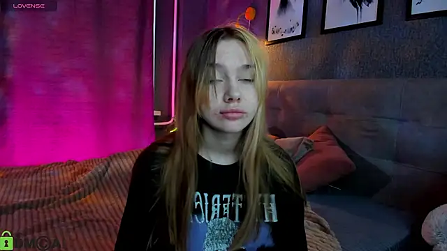 Snapshot of Lesi_Moonie01 chatting on 10/23/25, 08:13 Lesi Moonie01 online show from 10/23/25, 08:13