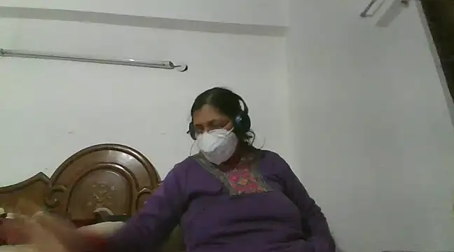 Snapshot of cutiecatty21 chatting on 12/28/24, 05:03 cutiecatty21 online show from 12/28/24, 05:03