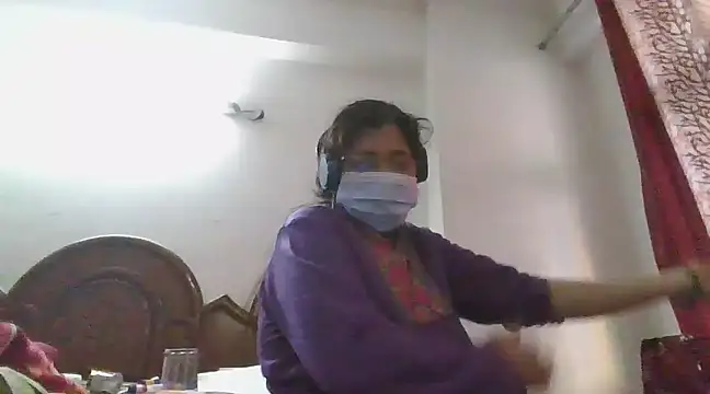 Snapshot of cutiecatty21 chatting on 02/14/25, 11:53 cutiecatty21 online show from 02/14/25, 11:53