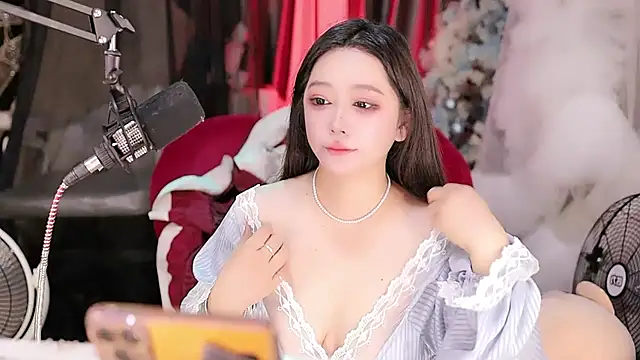 Snapshot of Missy_Nana21 chatting on 05/24/26, 04:07 Missy Nana21 online show from 05/24/26, 04:07