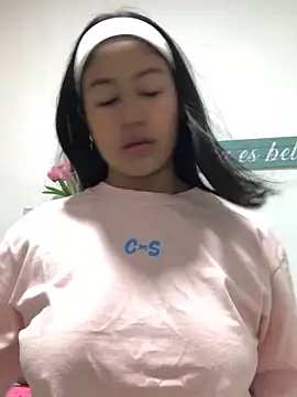 Snapshot of EmmaRossem chatting on 10/10/25, 06:31 EmmaRossem online show from 10/10/25, 06:31