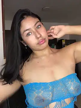 Snapshot of EmmaRossem chatting on 10/18/25, 07:49 EmmaRossem online show from 10/18/25, 07:49