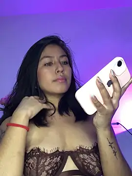 Snapshot of EmmaRossem chatting on 10/17/25, 07:59 EmmaRossem online show from 10/17/25, 07:59