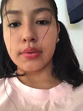 Snapshot of EmmaRossem chatting on 11/24/25, 07:58 EmmaRossem online show from 11/24/25, 07:58