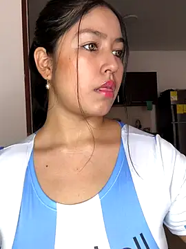 Snapshot of EmmaRossem chatting on 10/19/25, 07:27 EmmaRossem online show from 10/19/25, 07:27