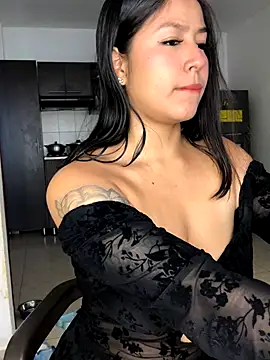 Snapshot of EmmaRossem chatting on 10/27/25, 07:04 EmmaRossem online show from 10/27/25, 07:04