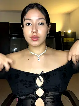 Snapshot of EmmaRossem chatting on 12/13/25, 08:04 EmmaRossem online show from 12/13/25, 08:04