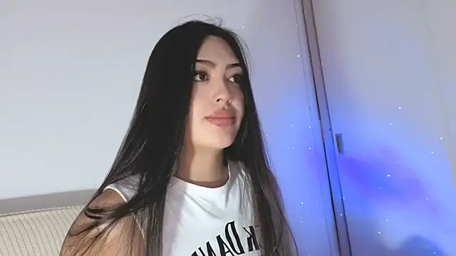 Sweet-Sophiee online show from 05/23/26, 02:21