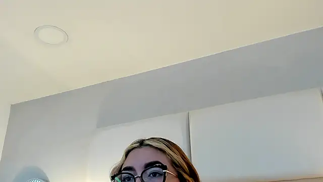 Snapshot of AmbarSantany chatting on 03/10/25, 08:01 AmbarSantany online show from 03/10/25, 08:01