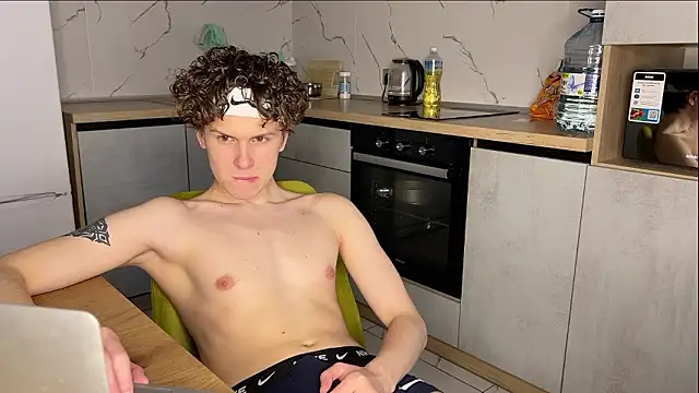 Snapshot of alyx_garden chatting on 03/02/26, 01:40 alyx garden online show from 03/02/26, 01:40