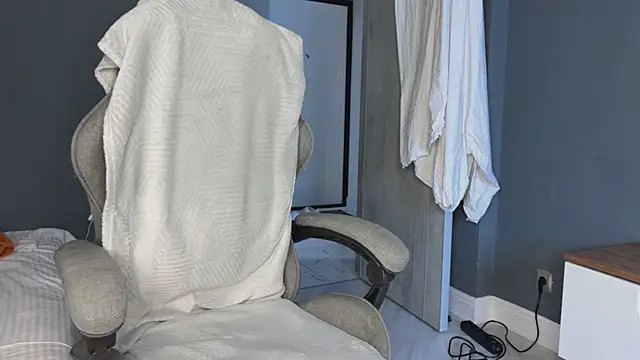 Snapshot of alyx_garden chatting on 02/05/25, 09:36 alyx garden online show from 02/05/25, 09:36