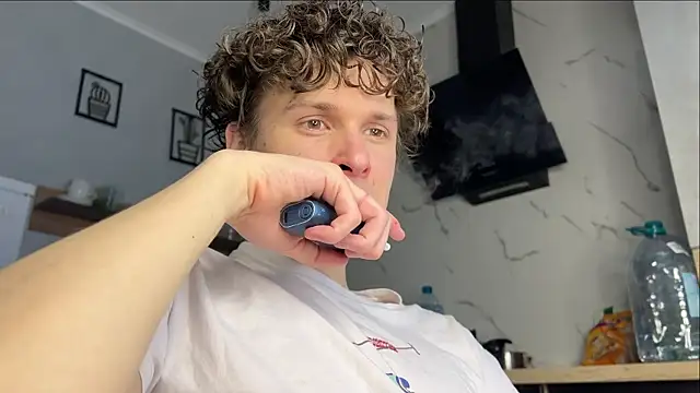 Snapshot of alyx_garden chatting on 02/28/26, 10:26 alyx garden online show from 02/28/26, 10:26