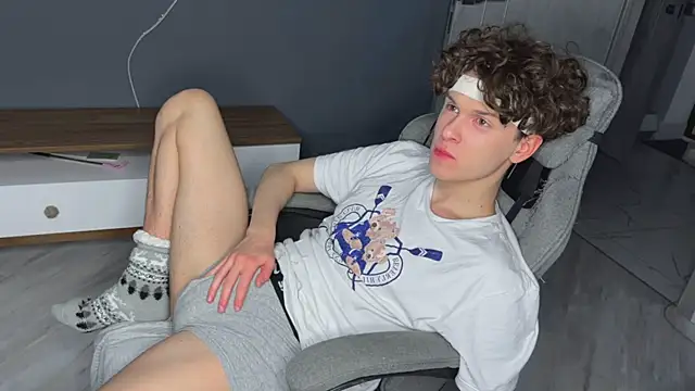 Snapshot of alyx_garden chatting on 02/26/25, 05:53 alyx garden online show from 02/26/25, 05:53