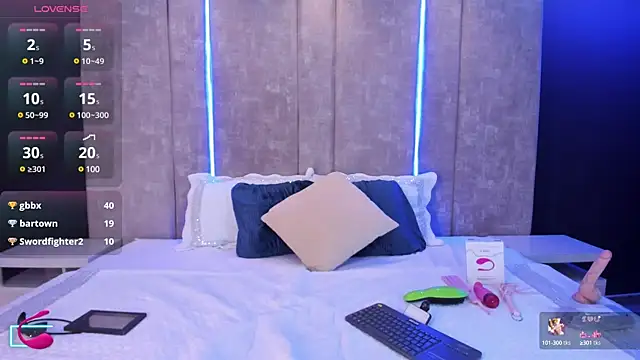 Snapshot of MaxiRogers chatting on 03/18/25, 10:37 MaxiRogers online show from 03/18/25, 10:37