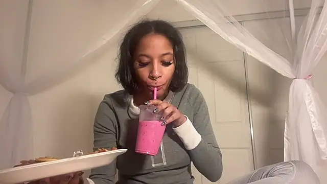 Snapshot of shandiloveslemonss chatting on 12/16/25, 03:55 shandiloveslemonss online show from 12/16/25, 03:55