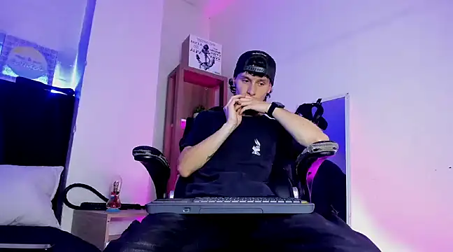 DemianPrince online show from 02/13/25, 03:50