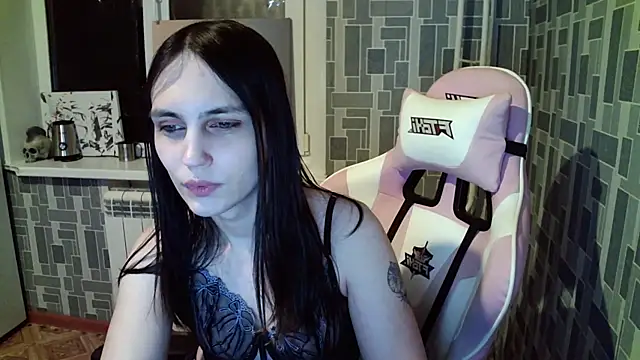 Snapshot of BlackHe4rts_ chatting on 09/20/25, 04:01 BlackHe4rts online show from 09/20/25, 04:01