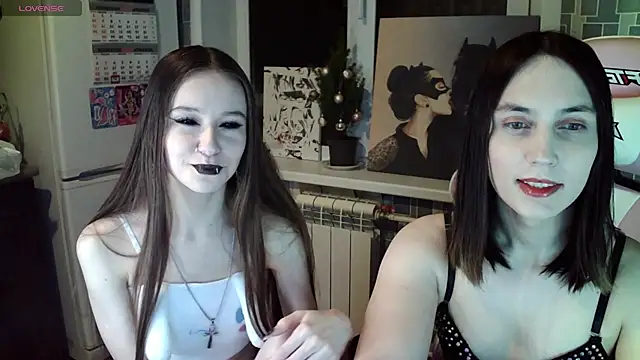 Snapshot of BlackHe4rts_ chatting on 12/27/24, 05:37 BlackHe4rts online show from 12/27/24, 05:37