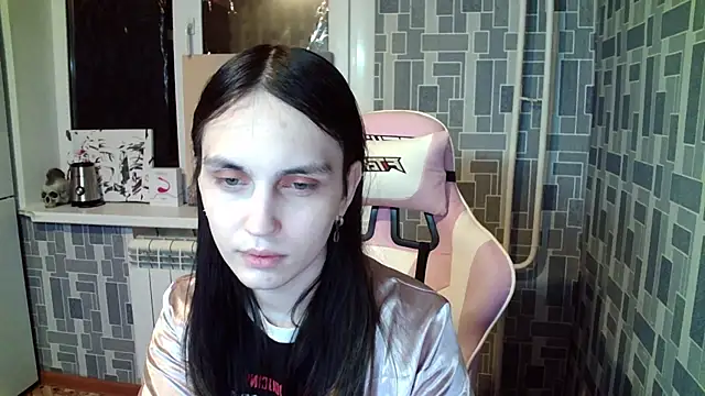 Snapshot of BlackHe4rts_ chatting on 10/09/25, 04:07 BlackHe4rts online show from 10/09/25, 04:07