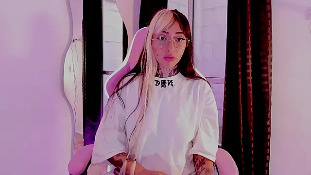 HollyHudsonn online show from 01/18/25, 04:42