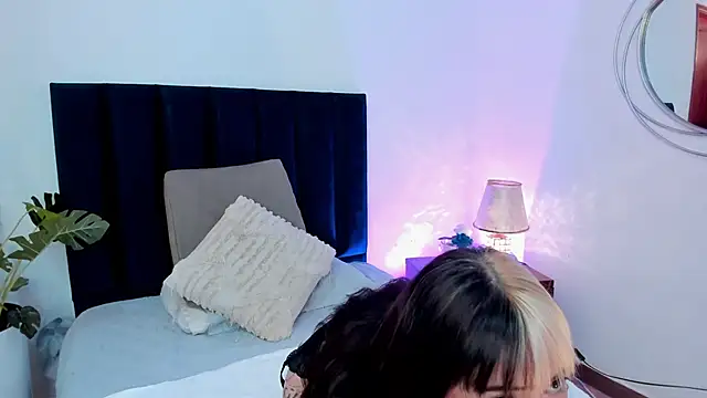 HollyHudsonn online show from 12/17/24, 12:00