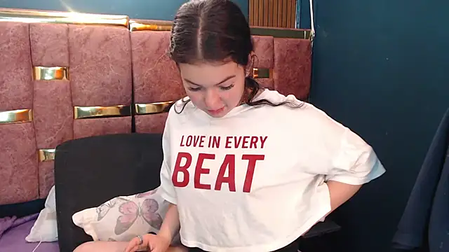 lilimini032 online show from 04/14/26, 08:03