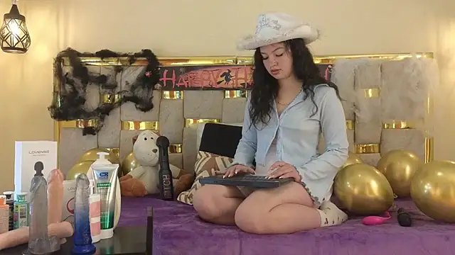 lilimini032 online show from 10/29/25, 08:08