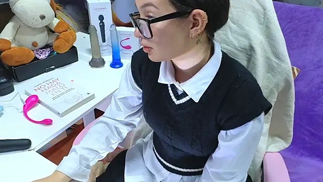 lilimini032 online show from 11/05/25, 07:39