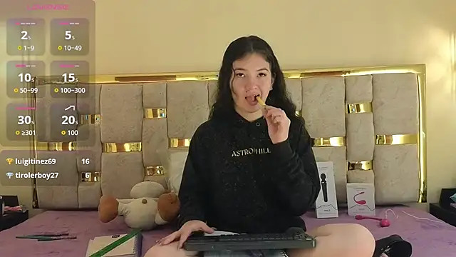 lilimini032 online show from 02/17/26, 08:17