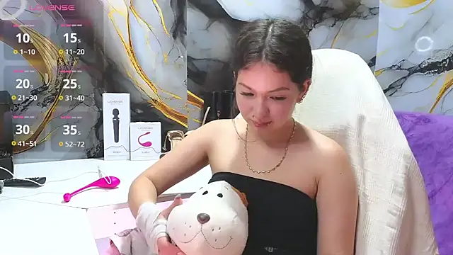 lilimini032 online show from 12/16/25, 07:40