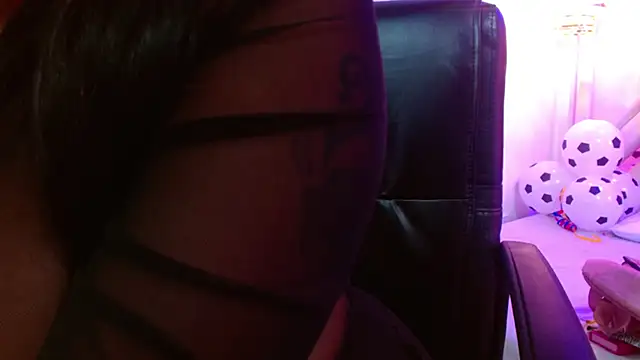 Snapshot of violletha chatting on 06/20/26, 12:43 violletha online show from 06/20/26, 12:43