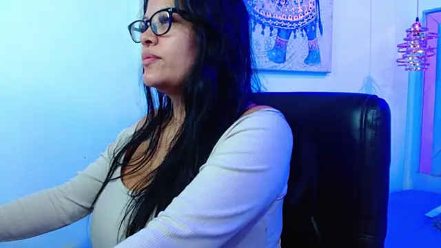 Snapshot of violletha chatting on 04/23/26, 12:11 violletha online show from 04/23/26, 12:11